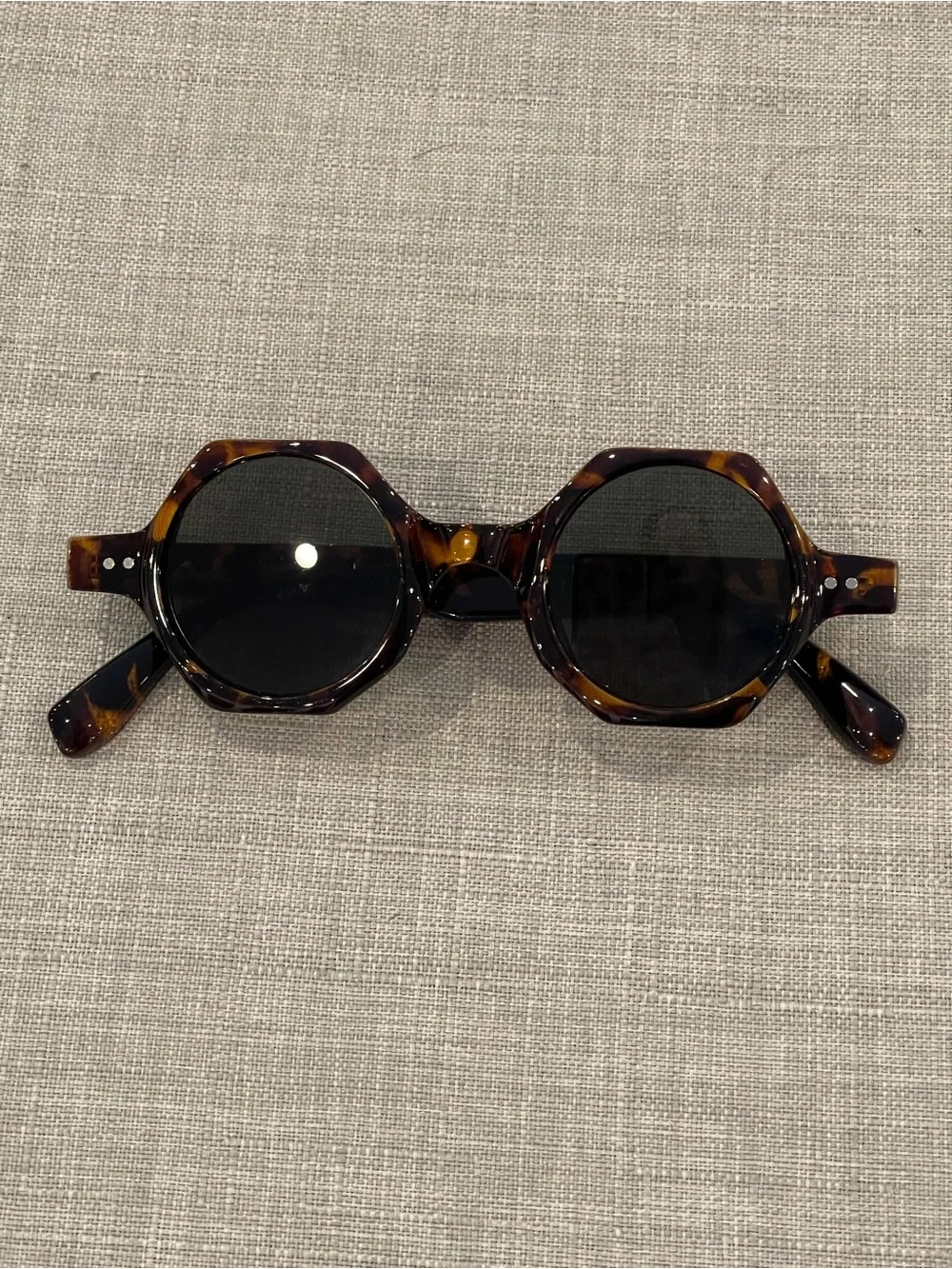 Retro look tortoiseshell geometric frame sunglasses funky indie steampunk quirky